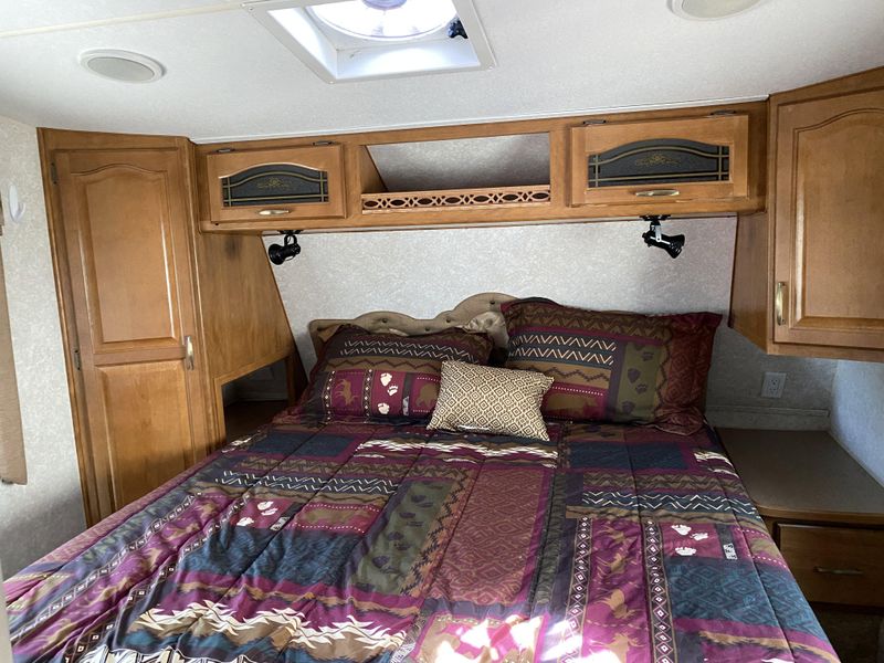 Used 2004 FLEETWOOD PROWLER REGAL 285RLS AX6 Image 27