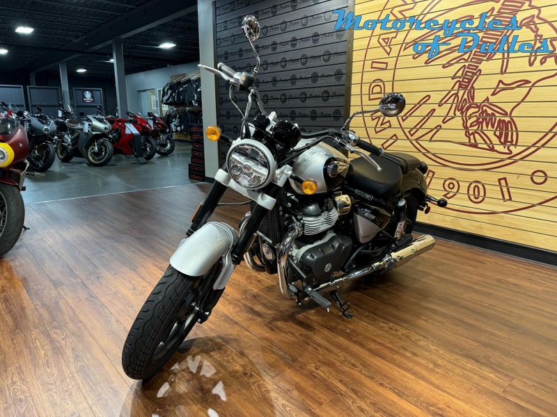 New 2024 Royal Enfield Super Meteor 650 Image 4