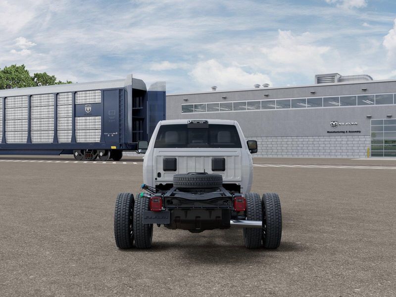 New 2026 RAM 4500 Big Horn Chassis Crew Cab 4x4 60