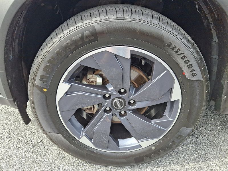2024 Nissan Rogue SV AWD photo 7
