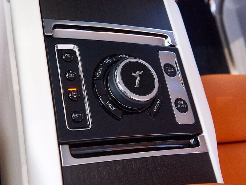 New 2027 Rolls-Royce Cullinan Image 15