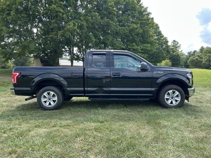 2017 Ford F-150 XLT photo 2