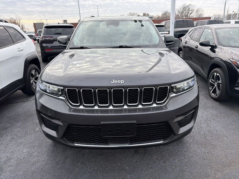 Used 2022 Jeep Grand Cherokee LaredoImage 2
