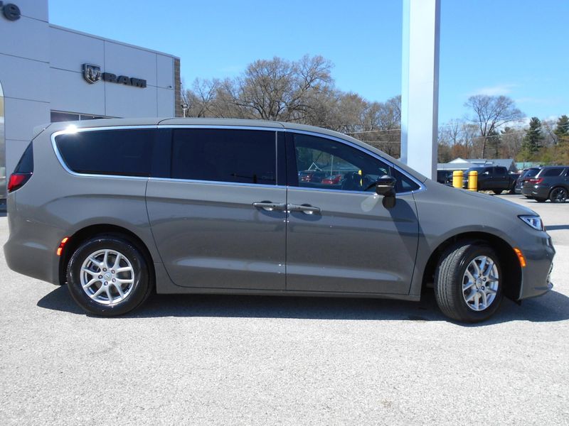 2025 Chrysler Pacifica SelectImage 31