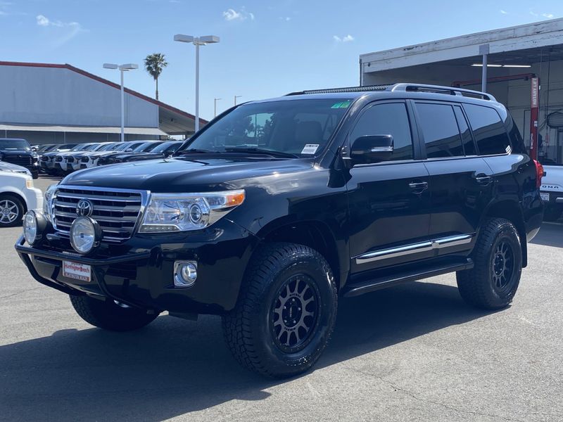 2013 Toyota Land Cruiser BaseImage 8