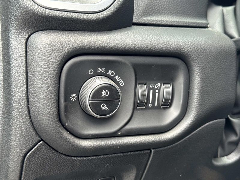 New 2026 RAM 1500 Big Horn Crew Cab 4x2 5'7' Box