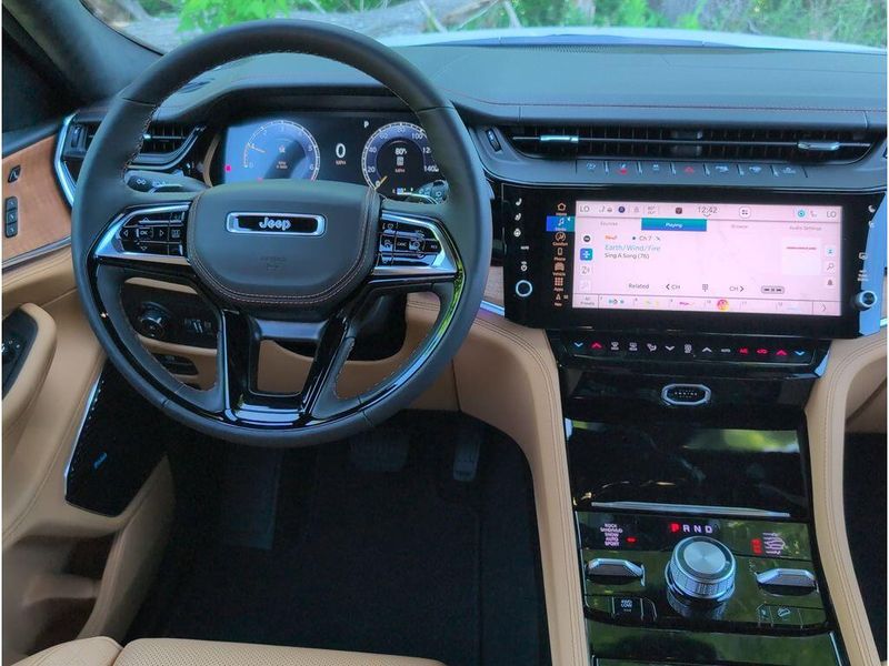 New 2026 Jeep Grand Cherokee Summit 4x4Image 35
