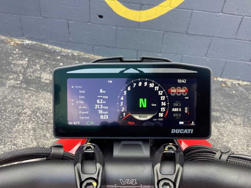 New 2027 Ducati STREETFIGHTER V4 