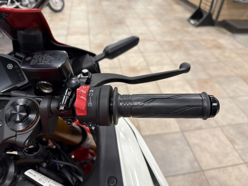 New 2026 Yamaha YZF-R3 ABS CA 70TH ANNIVERSARY EDITION Image 24