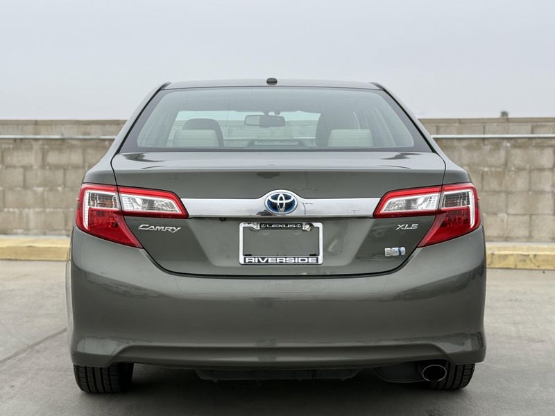 2013 Toyota Camry Hybrid XLEImage 11