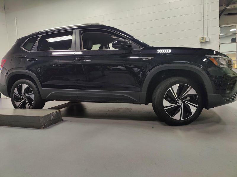 Used 2024 Volkswagen Taos SE 4-Motion AWDImage 3
