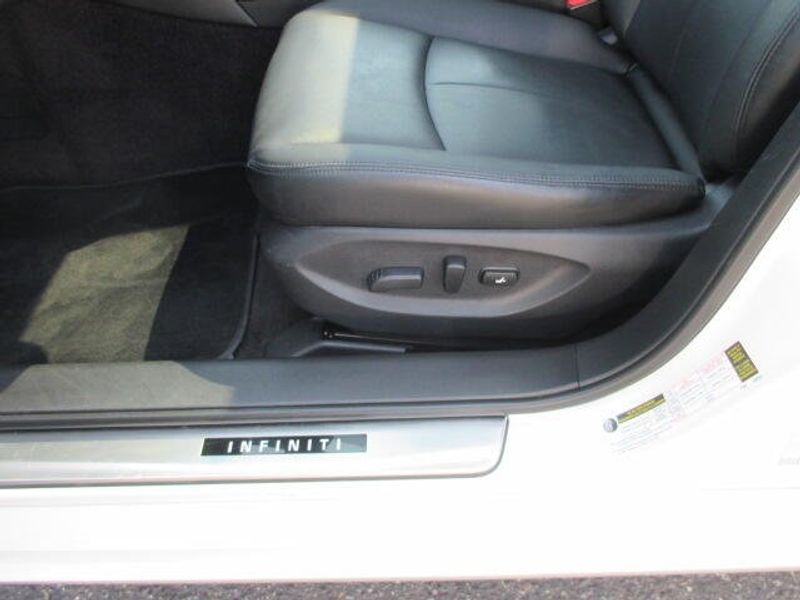 Used 2016 INFINITI Q50 2.0t PremiumImage 18