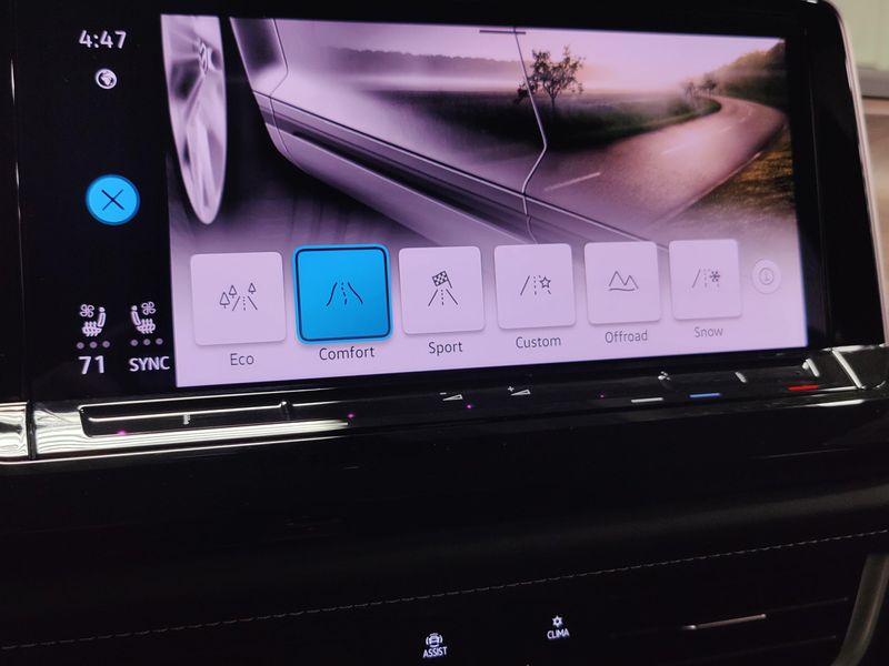 Used 2024 Volkswagen Atlas SE AWD w/TechnologyImage 24