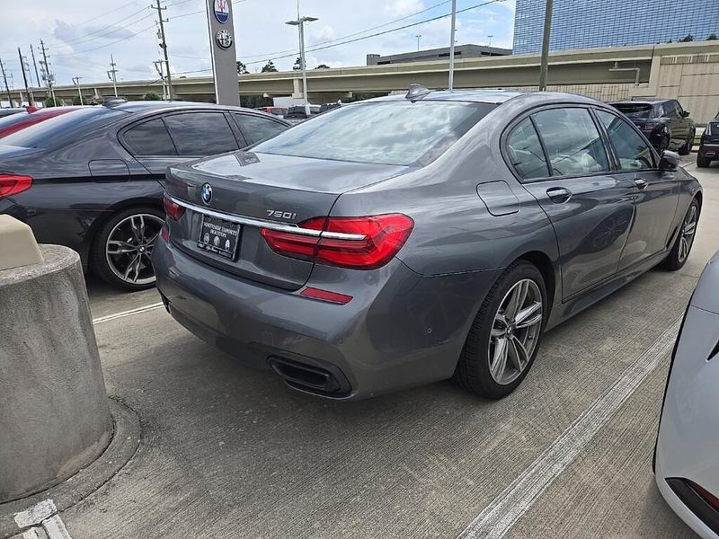 2017 BMW 7 Series 750iImage 3
