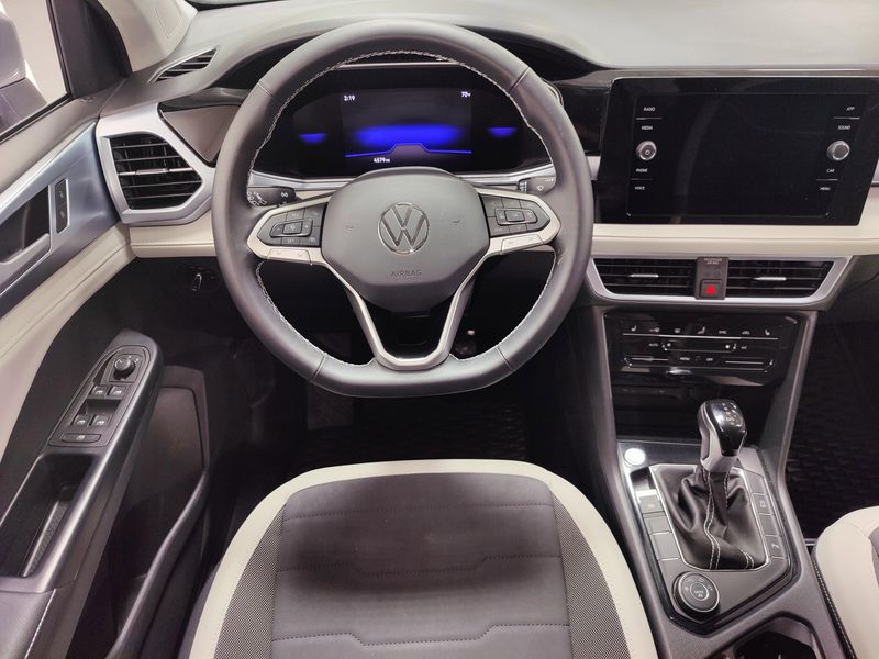 Used 2025 Volkswagen Taos SE 4-Motion AWDImage 16