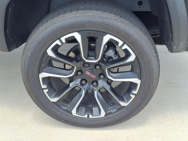 Used 2024 GMC Canyon DenaliImage 7