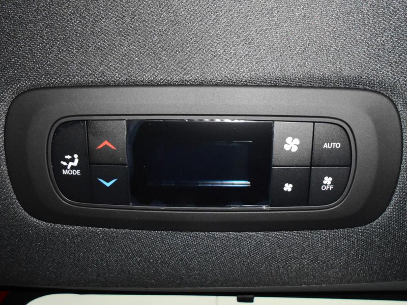 2025 Chrysler Pacifica SelectImage 18