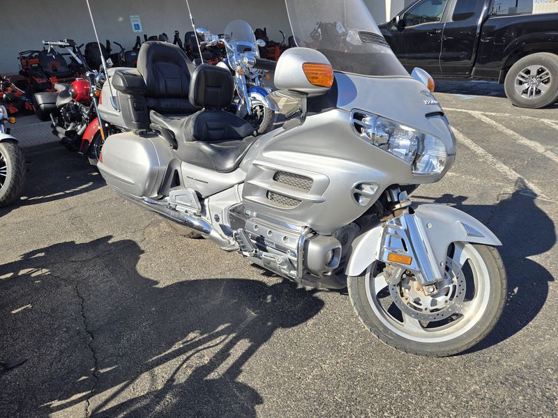 USED 2005 HONDA GOLD WING Image 1