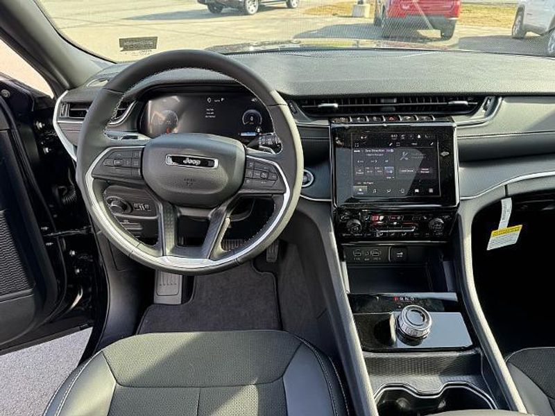 New 2025 Jeep Grand Cherokee Altitude X 4x4Image 5