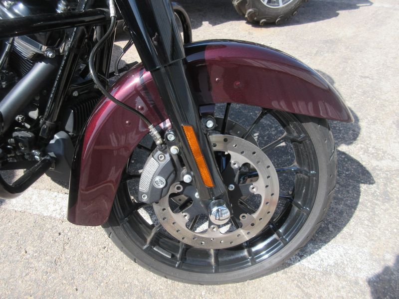 USED 2018 HARLEY STREET GLIDE SPECIAL Image 20