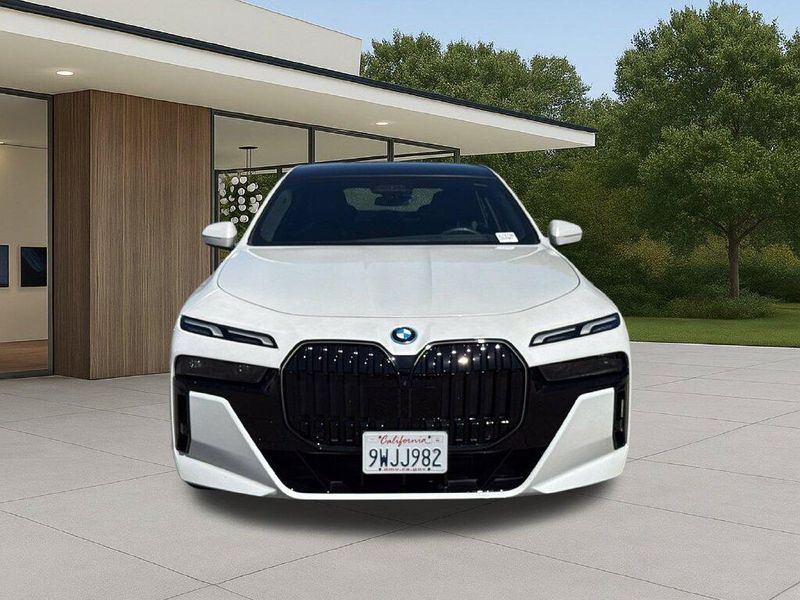 Used 2026 BMW 7 Series 750e xDriveImage 4