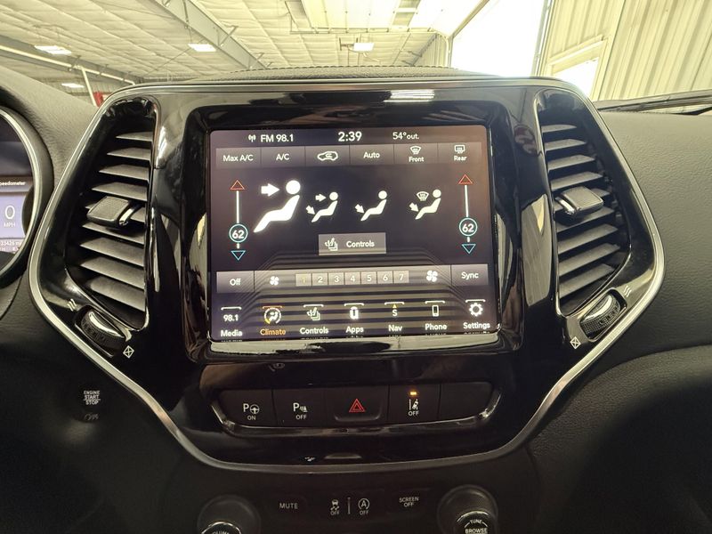 Used 2022 Jeep Cherokee LimitedImage 29