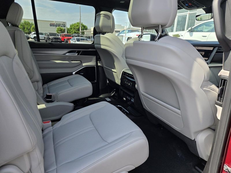 2026 Jeep Grand Wagoneer L Grand Wagoneer L Limited Altitude 4x4