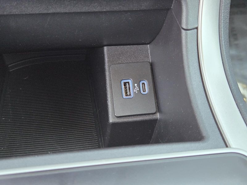 Used 2023 Ford Edge SE AWD