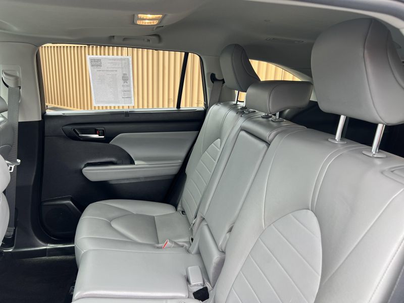 Used 2023 Toyota Highlander LImage 20