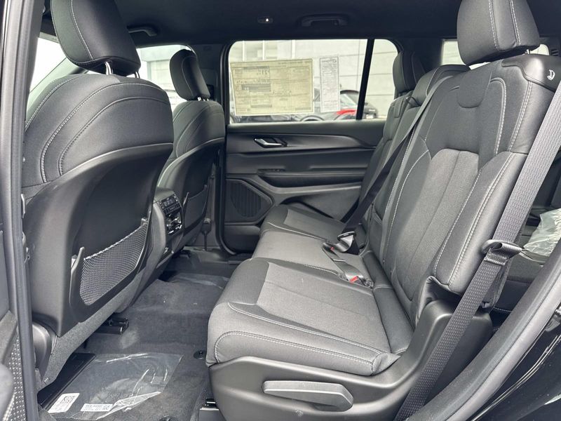 New 2026 Jeep Grand Cherokee L Laredo 4x2