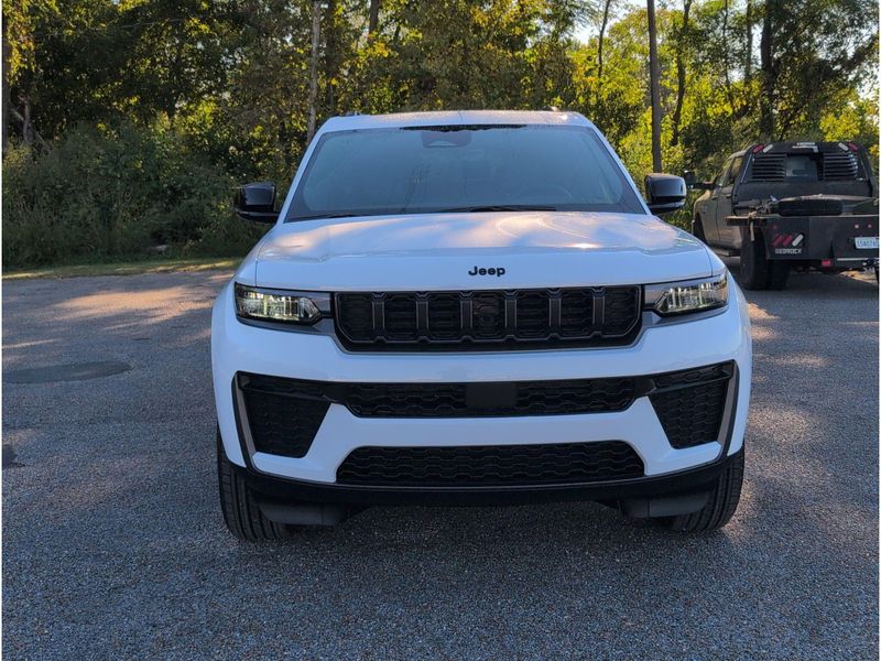 New 2027 Jeep Grand Cherokee L Laredo Altitude 4x2Image 8