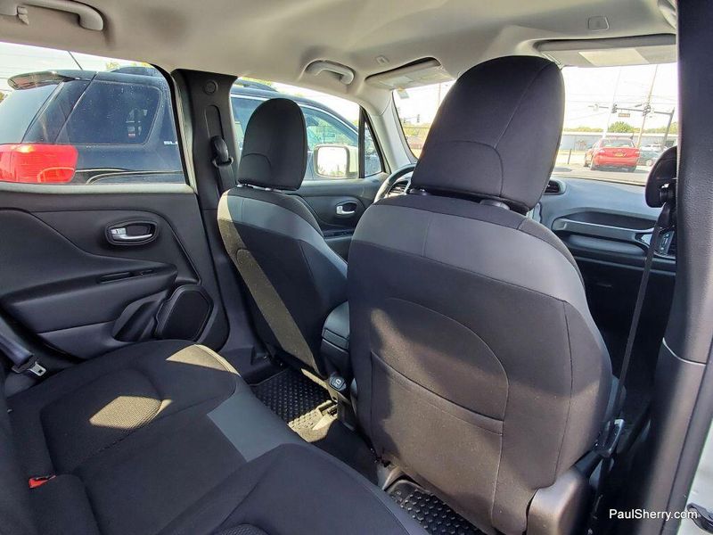 2020 Jeep Renegade Altitude photo 15