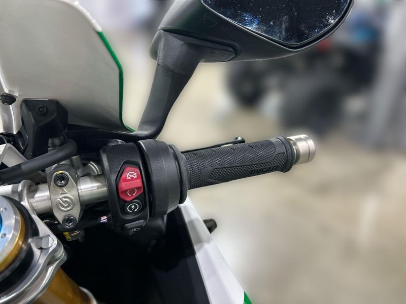 Used 2025 Ducati PANIGALE V4 TRICOLORE Image 27
