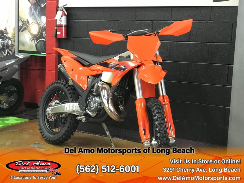 2025 KTM 125 XCImage 3