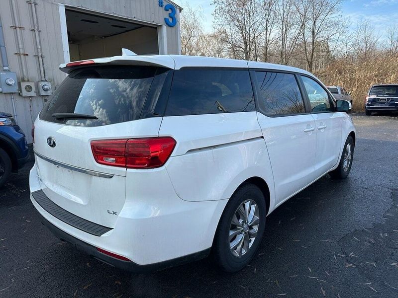 2020 Kia Sedona LXImage 11