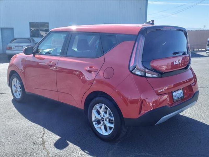 2025 Kia Soul LXImage 3