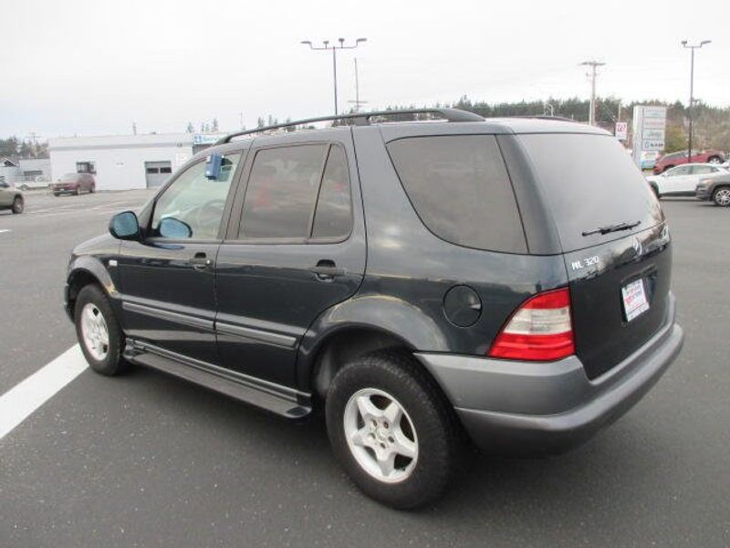 1999 Mercedes-Benz ML 320 Image 10