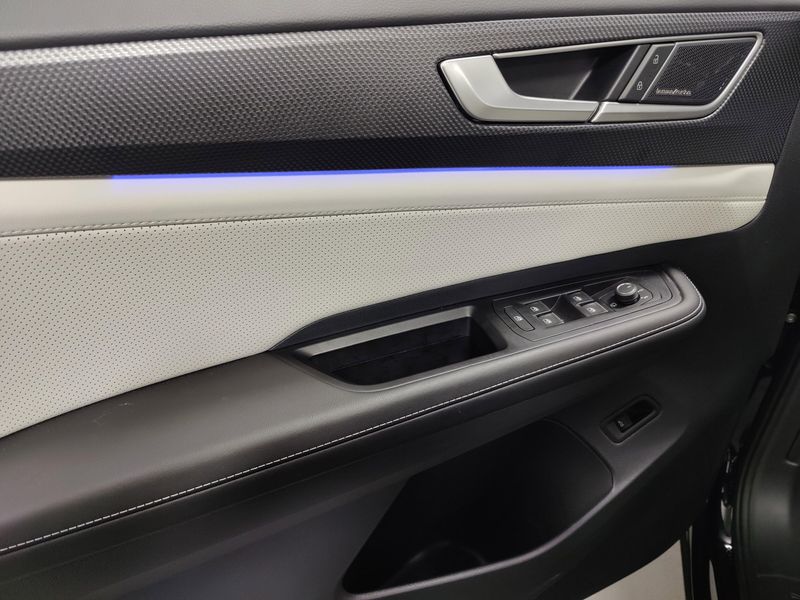 Used 2025 Volkswagen Atlas Cross Sport SEL Premium R-Line w/Sunroof/NavImage 30