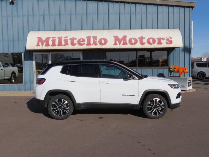 2023 Jeep Compass Limited 4x4 4dr SUVImage 1