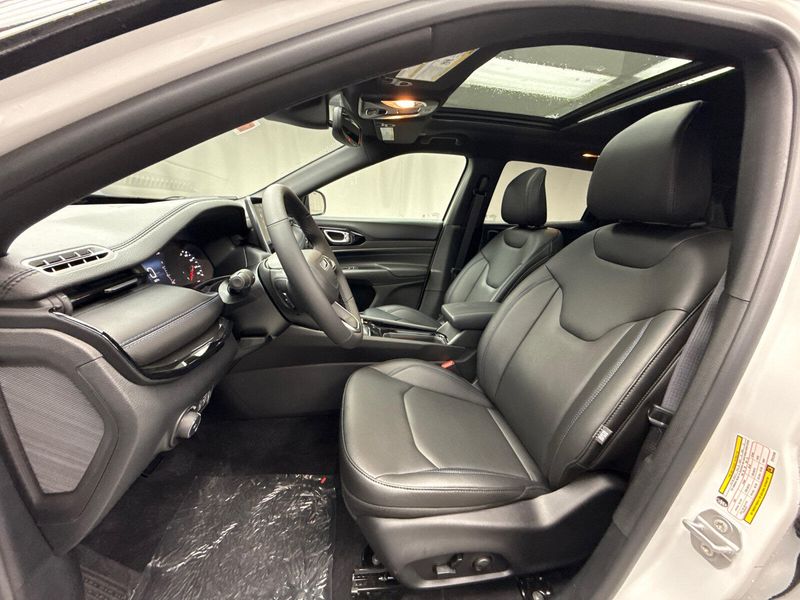 New 2025 Jeep Compass Limited 4x4Image 7