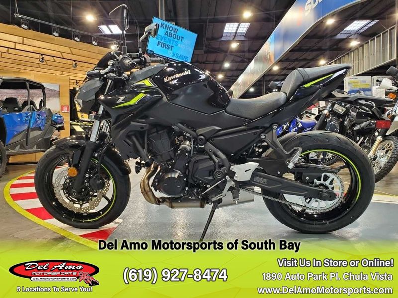 2024 Kawasaki ER650PRFNL-GY2  in a METALLIC MATTE DARK GRAY/METALLIC SPARK BLACK exterior color. Del Amo Motorsports of South Bay (619) 547-1937 delamomotorsports.com 