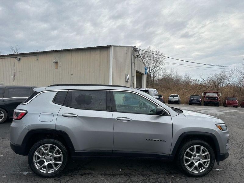 2022 Jeep Compass Latitude LuxImage 12