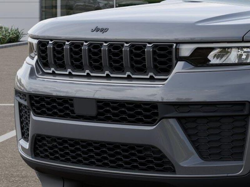 New 2027 Jeep Grand Cherokee Laredo Altitude 4x2Image 11