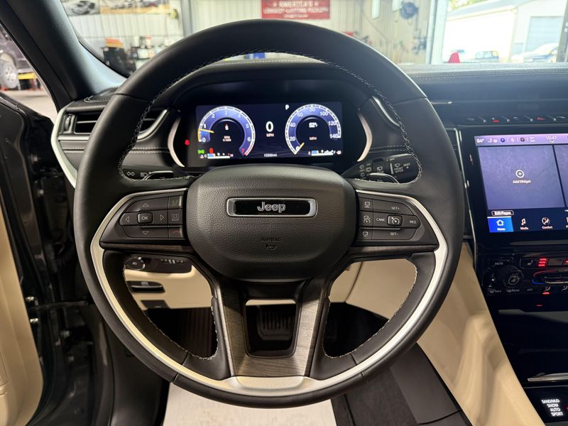 Used 2025 Jeep Grand Cherokee L LimitedImage 20