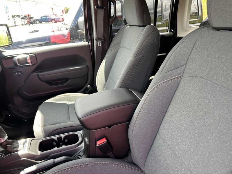 New 2025 Jeep Wrangler 4-door Sport SImage 18
