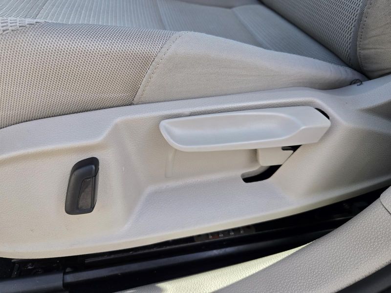 Used 2016 Volkswagen Golf 4dr HB Auto TSI S w/Sunroof