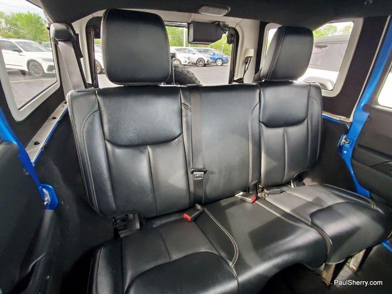 2015 Jeep Wrangler Unlimited SaharaImage 25