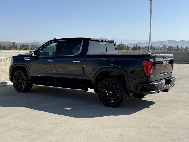 Used 2022 GMC Sierra 1500 Limited DenaliImage 9