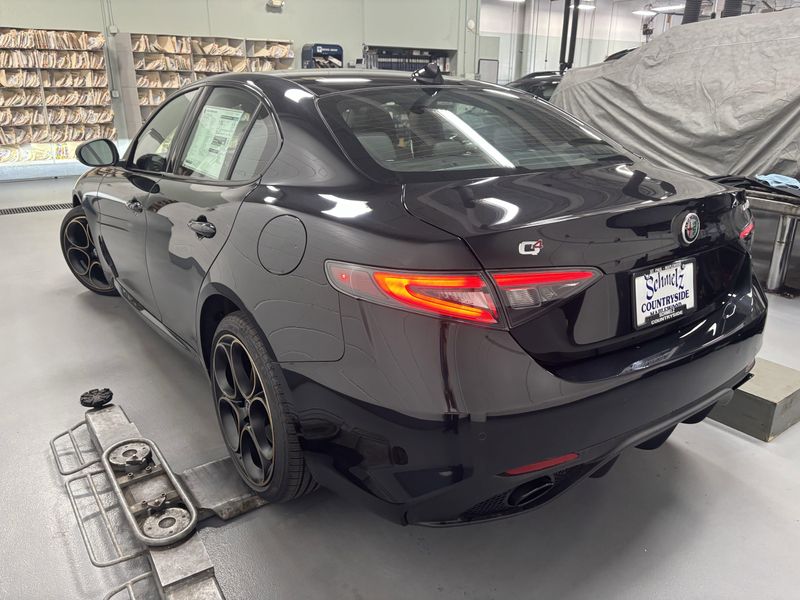 New 2025 Alfa Romeo Giulia Intensa AwdImage 9
