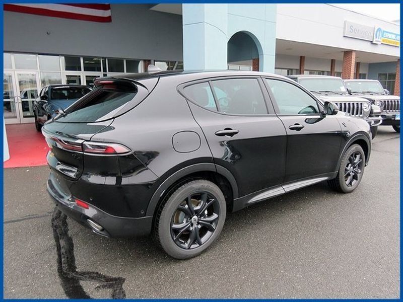 2024 Dodge Hornet R/T in a 8 Ball exterior color and Blackinterior. Papas Jeep Ram In New Britain, CT 860-356-0523 papasjeepram.com 